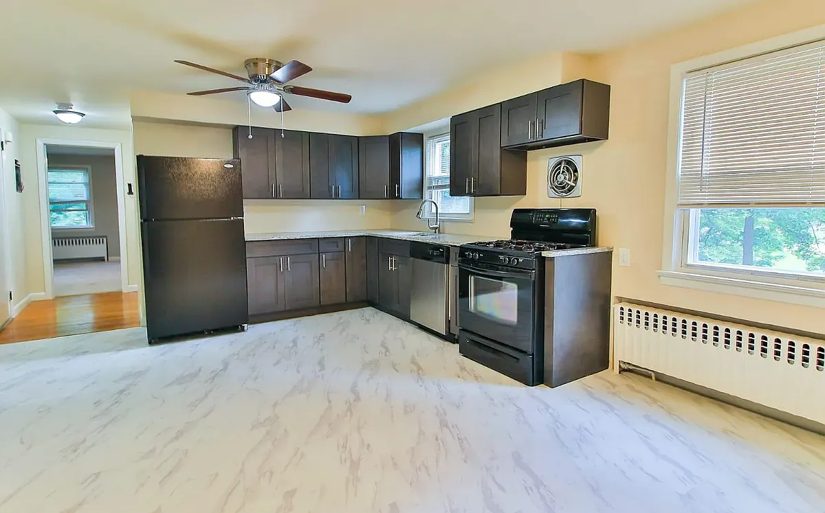 229 Gaston Ave — Photo 2