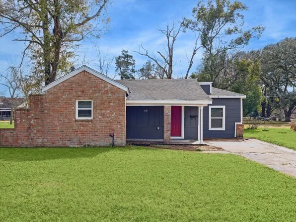 710 E Magnolia St, Angleton, TX 77515