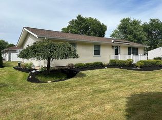 11 Hoover Pkwy, Lockport, NY 14094