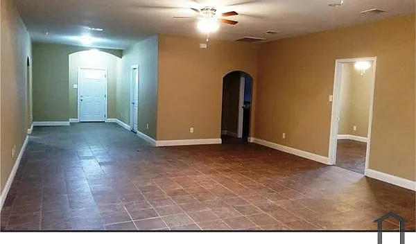 4 bed, 2100 sqft, $2,300 — Photo 4