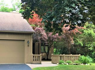 18 Circle Wood Rd, Rochester, NY 14625