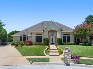 8333 Thornhaven Ct, North Richland Hills, TX 76182