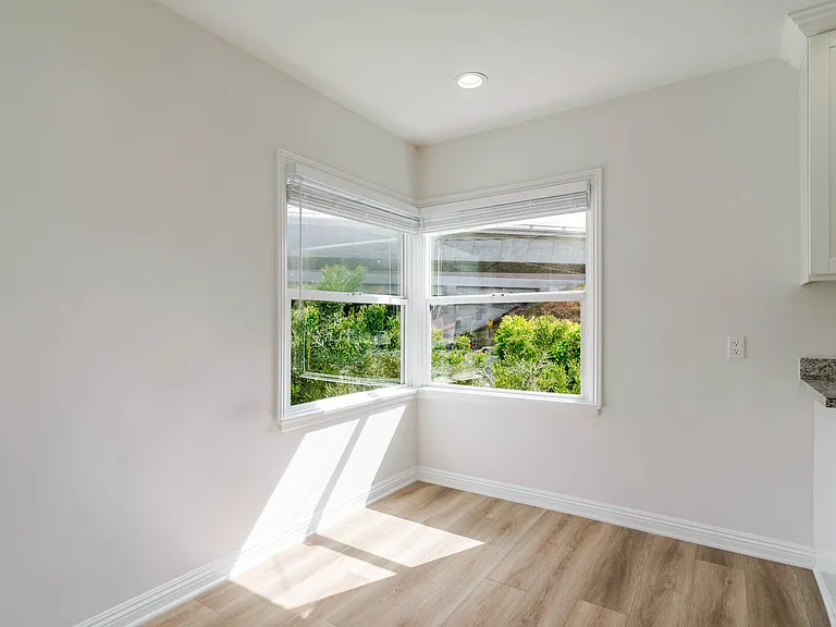 1466 Stanley Ave — Photo 5