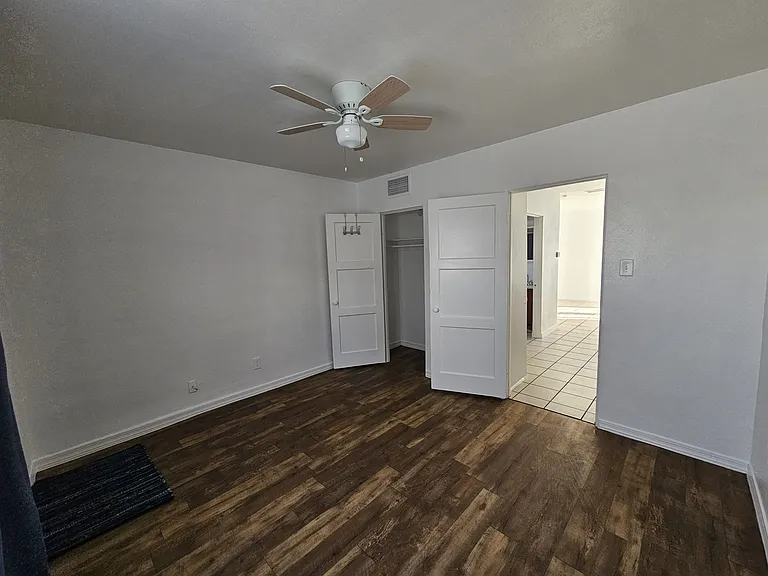1934 E Adams St #5 — Photo 11
