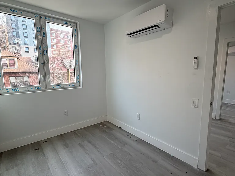 1641 Undercliff Ave #5D — Photo 7