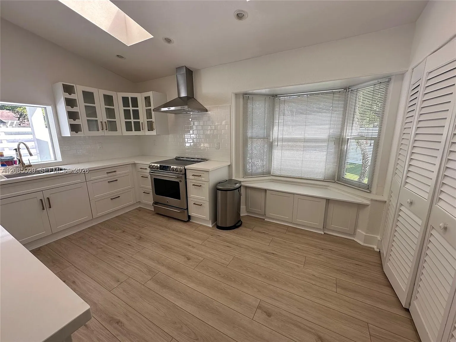 3 bed, 2002 sqft, $3,950 — Photo 3