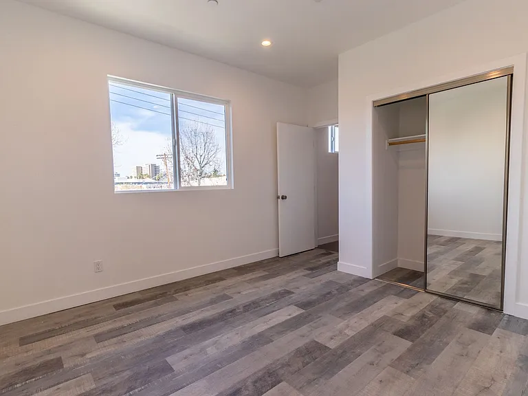 5142 Riverton Ave — Photo 20
