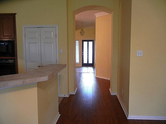 5th image of 8410 Twining Trail Ln