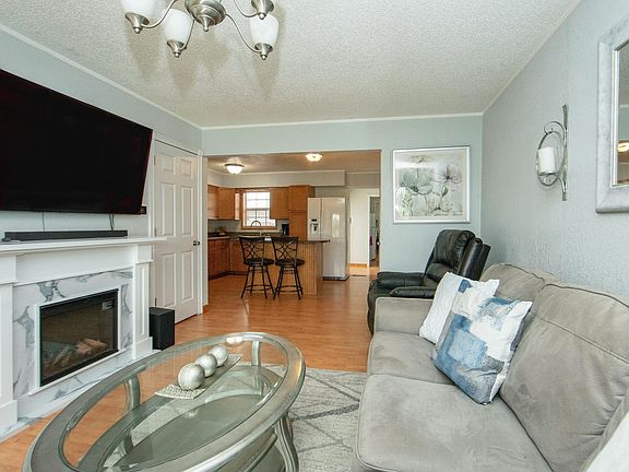 3rd image of 2215 Sager Ave