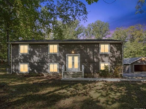 1028 Moose Hill Rd