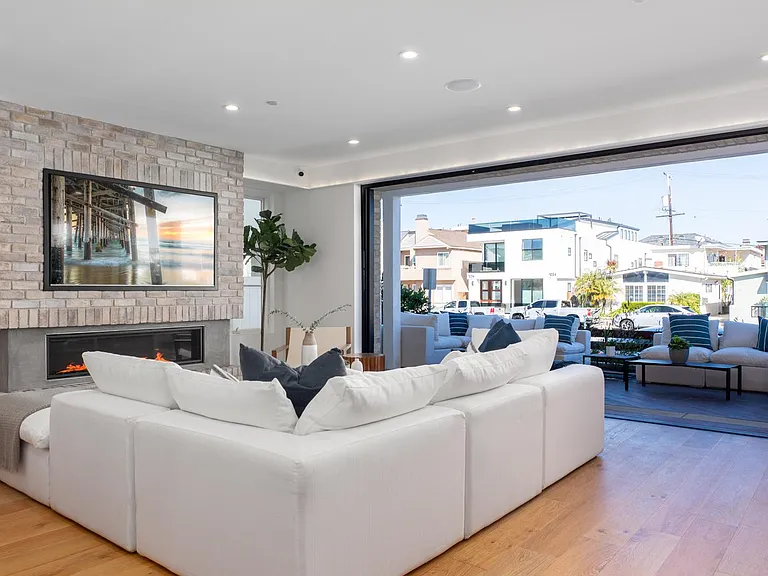 1025 W Balboa Blvd — Photo 8