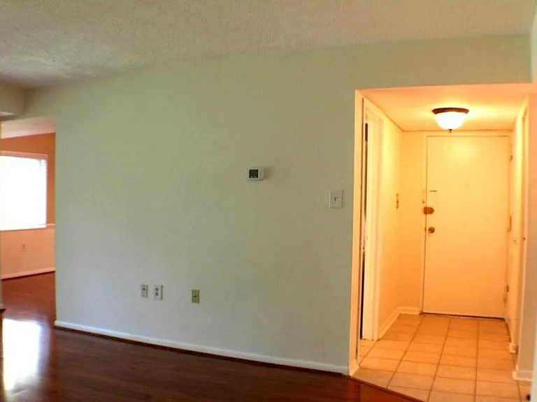 1538 Northgate Sq — Photo 8