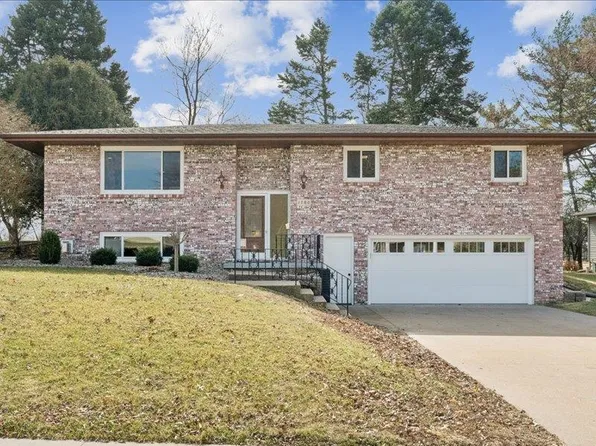 1780 Horizon Ct, Dubuque, IA 52001