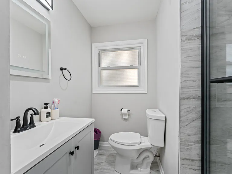 Lilac Ln — Photo 14