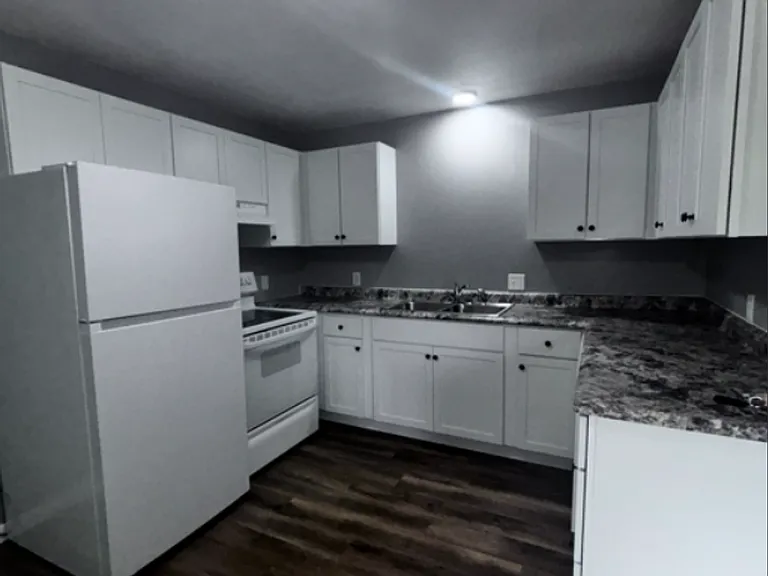 319 E Harris St — Photo 1