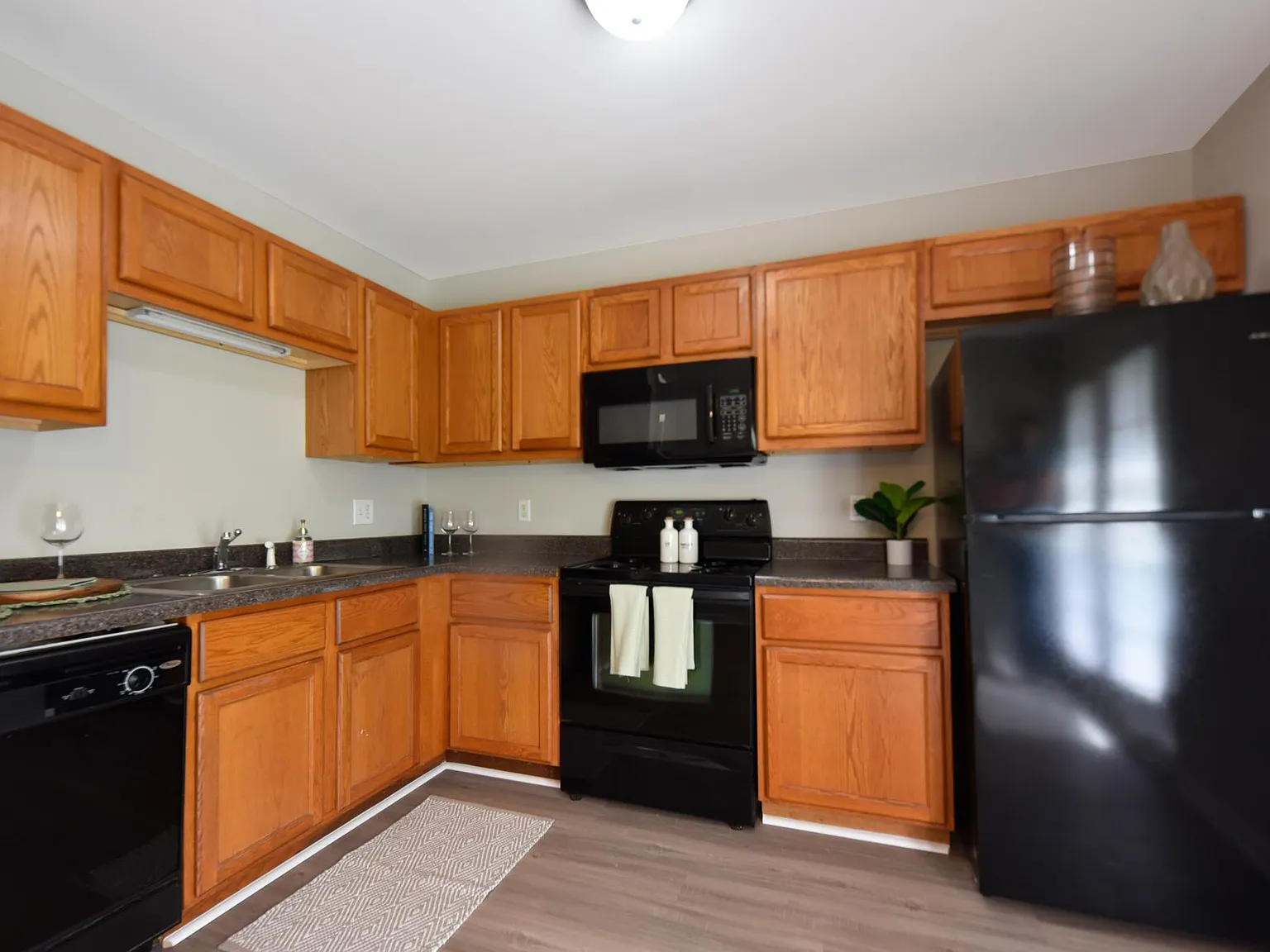 Residences at Devanshire — Photo 2