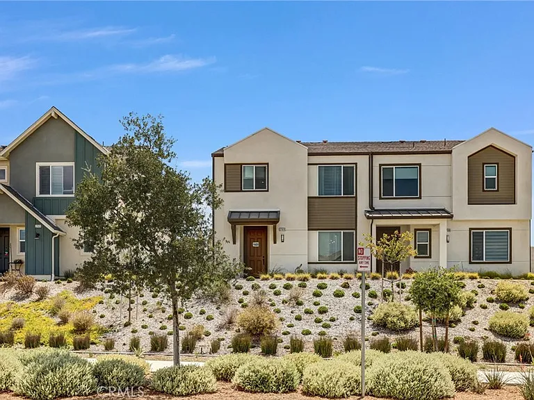 27676 Symphony Pl — Photo 35