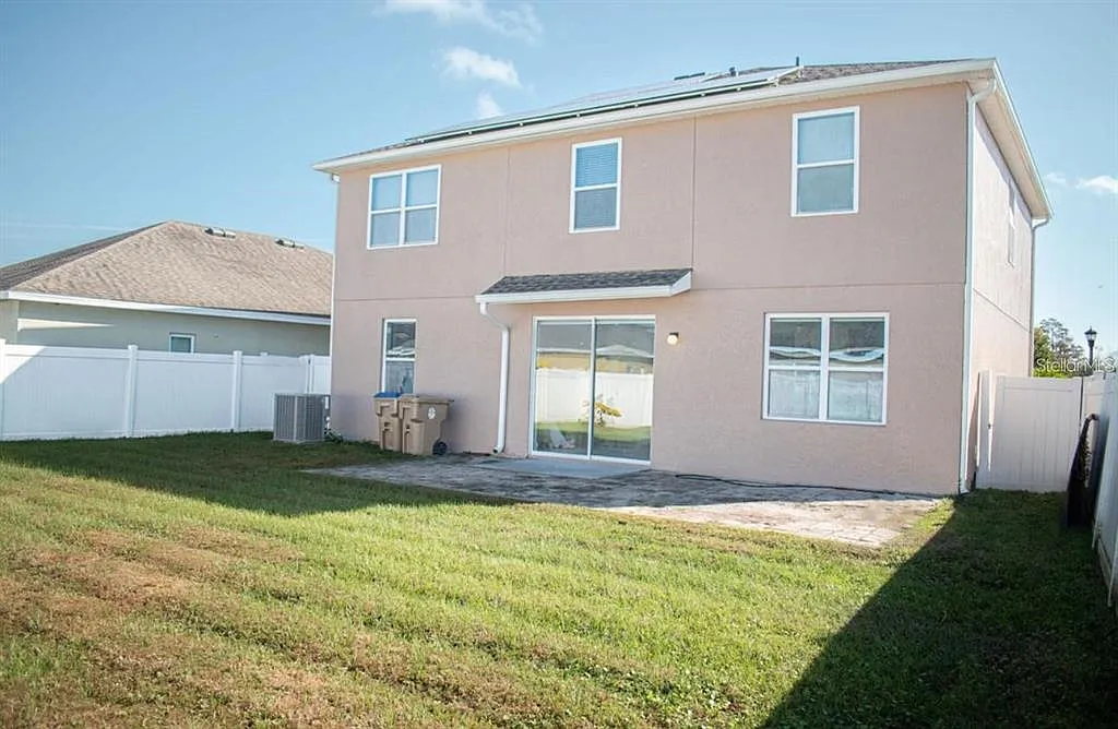 4 bed, 2.5 bath, 2391 sqft, $2,700 — Photo 2