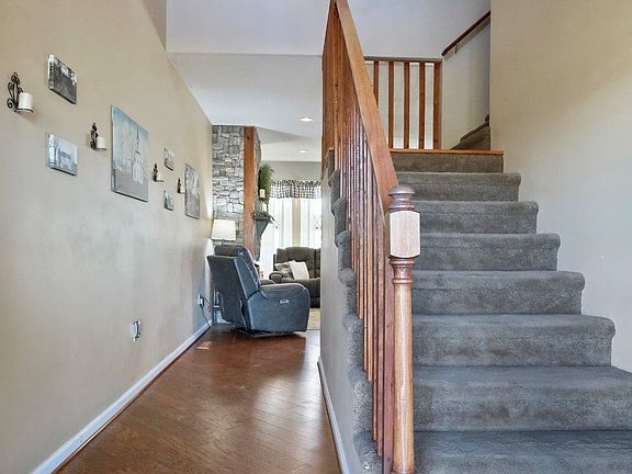 5th image of 52 Oakcrest Dr