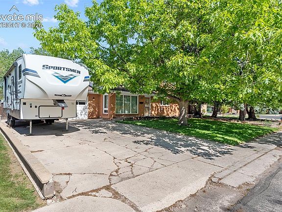 4th image of 1529 Hollyhock Dr