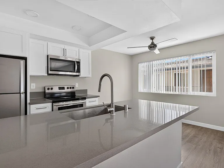 425 Coronado Ave — Photo 22