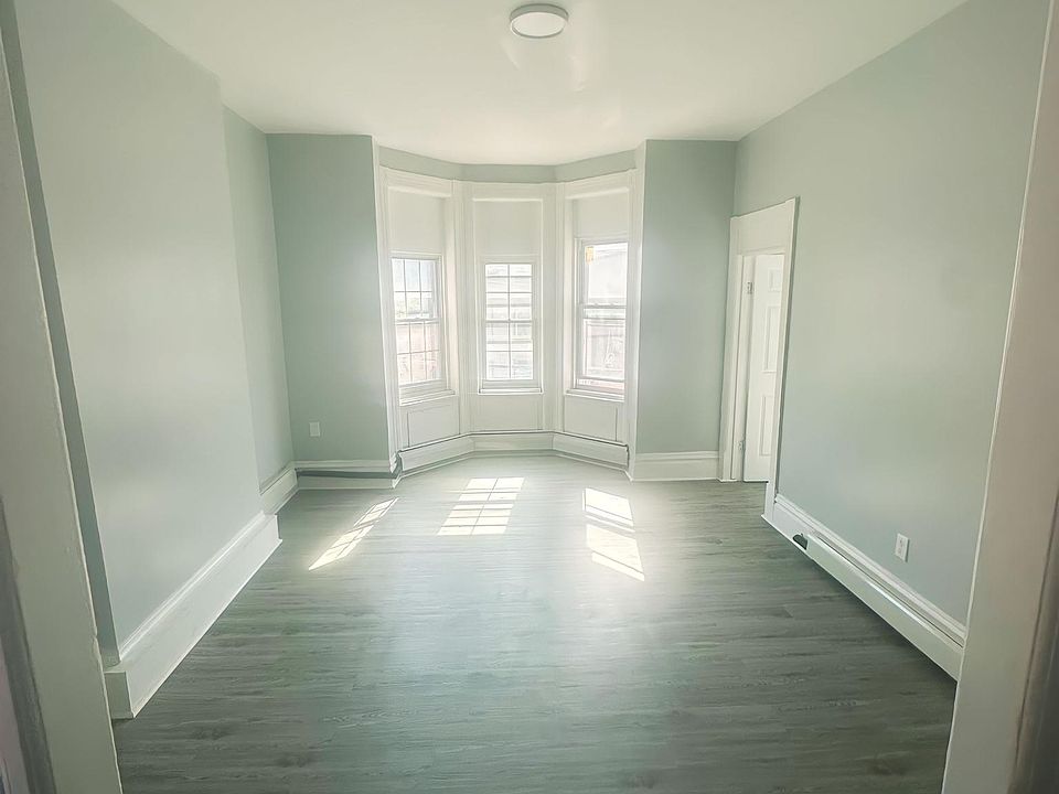 2nd image of 3227 6th Ave #2