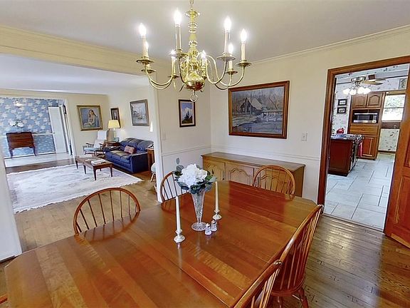 5th image of 2617 Creekview Dr