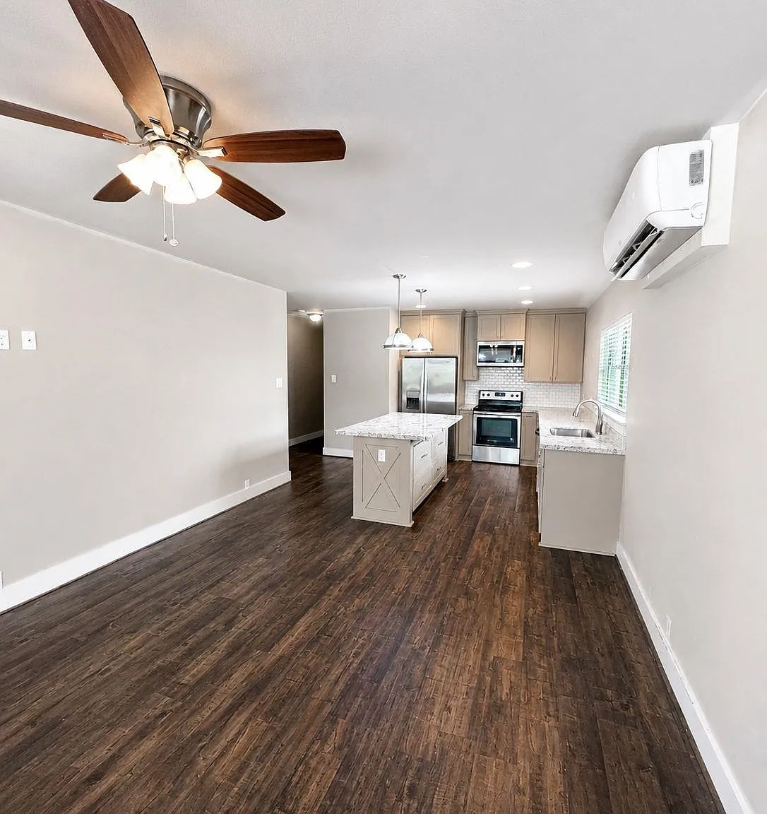 2 bed, 1.0 bath, 800 sqft, $1,600 — Photo 2