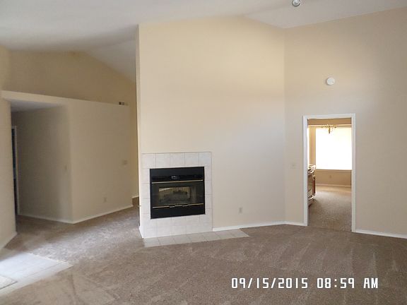 3rd image of 537 E Oakridge Ct