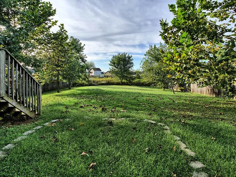 Oakmont Dr — Photo 10