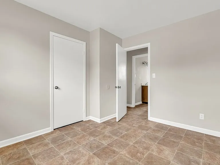 805 Spruce St — Photo 9