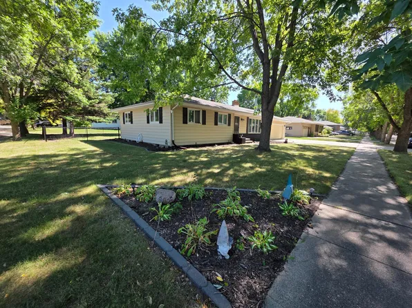 302 10th St SE, Barnesville, MN 56514