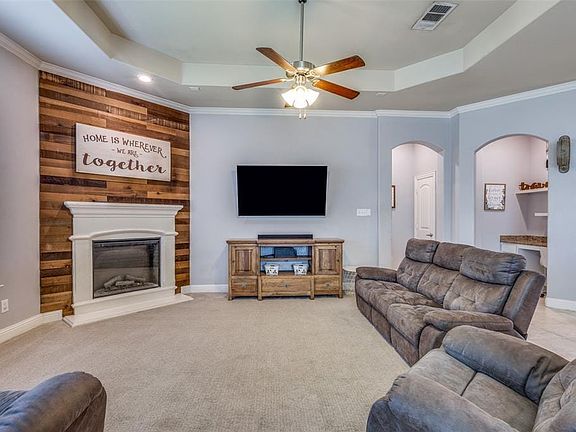 3rd image of 503 Shady Oaks Ave