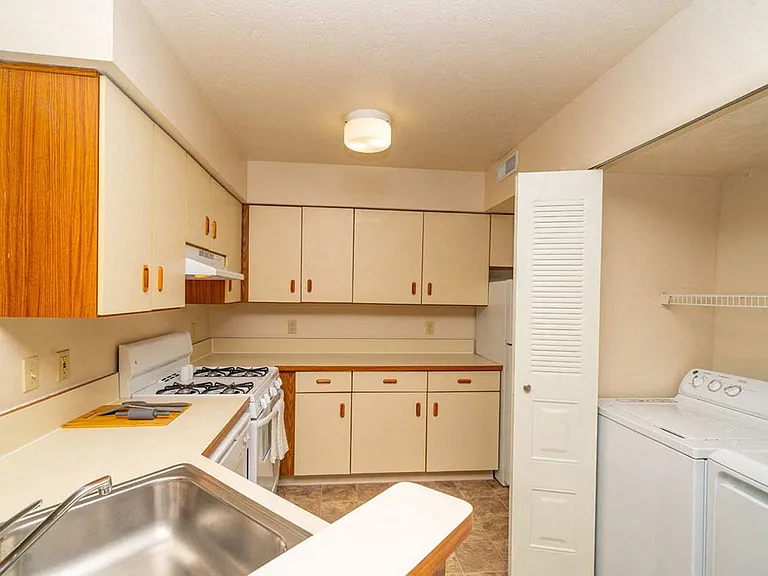 North Pointe Apartments — Photo 13