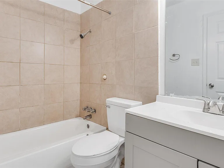 122 E Crosstimbers St #106 — Photo 11
