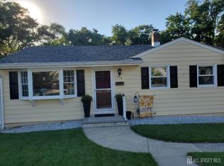 276 Crestwood Dr, Milltown, NJ 08850