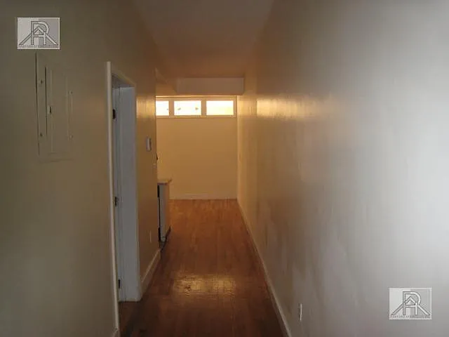 Building Photo - 61 Egmont St #2