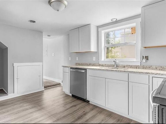 3rd image of 603 Washington St