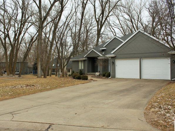 405 N Royal Troon Dr, Dakota Dunes, SD 57049