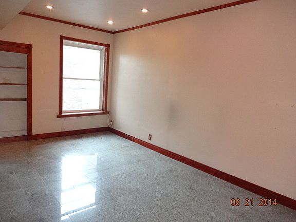4th image of 1063 W Argyle St #3D