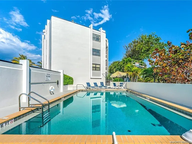 1289 NE Ocean Blvd #5 — Photo 34
