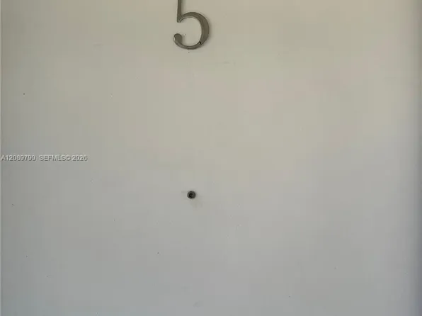 1018 NW 2nd St APT 5, Miami, FL 33128