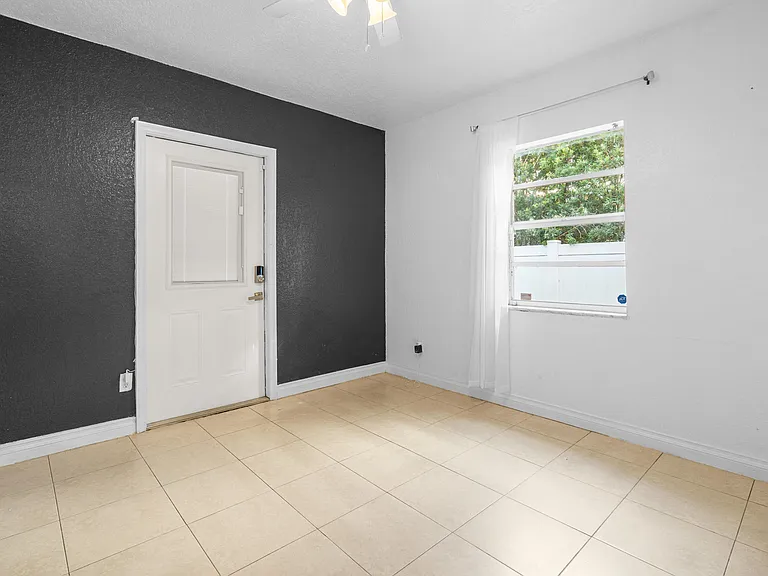 1404 NW 4th Ave — Photo 17