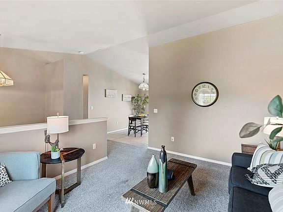 3rd image of 6009 51st St NE