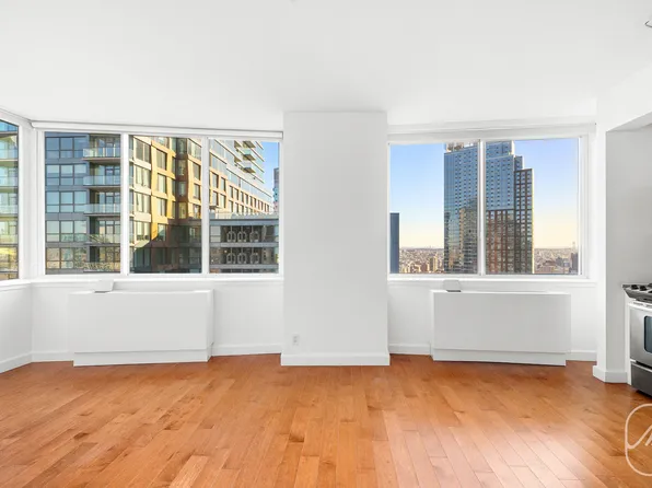 80 Dekalb Avenue image 1 of 25