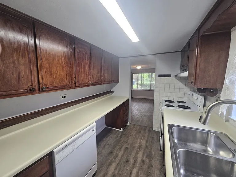 1007 Olsen Ave — Photo 9