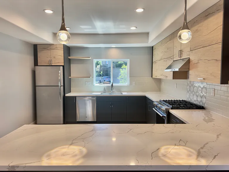 914 Everett Ave — Photo 86