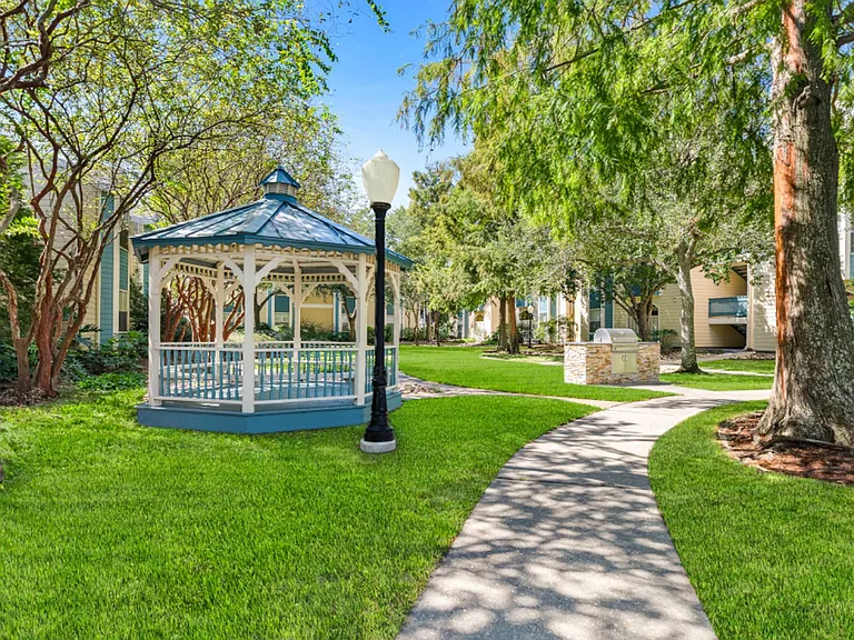 Lakes of Chateau Estates North — Photo 30