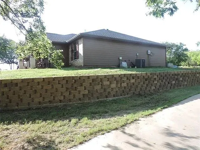 3 bed, 2.0 bath, 1431 sqft, $1,825 — Photo 3