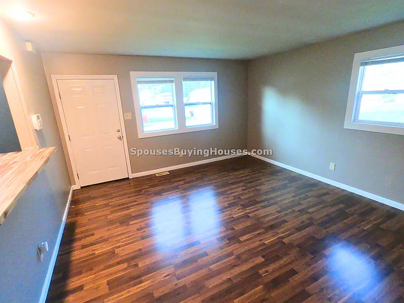 3 bed, 1.0 bath, $1,095 — Photo 3